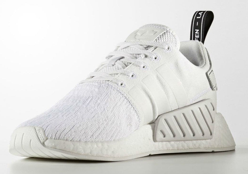 How To Lace Your Sneakers / Swap Your Shoe Laces : ADIDAS NMD R2 Primeknit Triple White